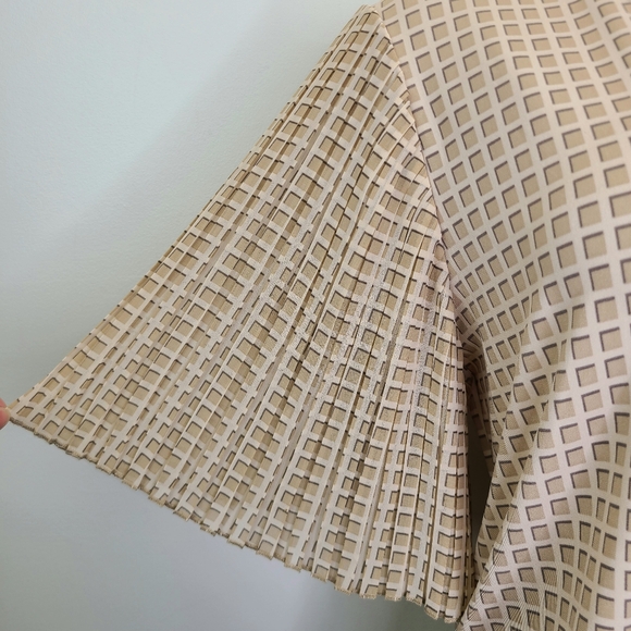 Calvin Klein Beige Checkered Square Print Accordion Pleated Sleeve Top Medium - Picture 5 of 12